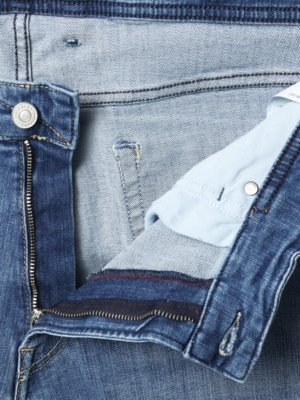 Jeansshorts mit Stretchanteil, gerade Passform