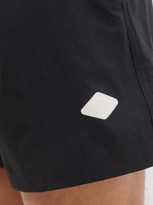 Glatte Badeshorts mit elastischem Bund und Kordelzug
