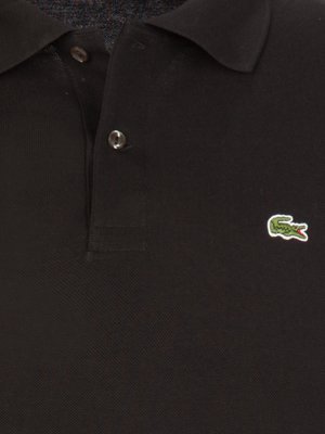 Poloshirt in Pique-Qualität mit kleiner Logo-Stickrei