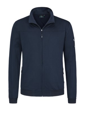 Lightweight sweater jacket for sports/leisure
