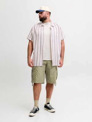 Bawełniane szorty cargo, fason Relaxed Fit