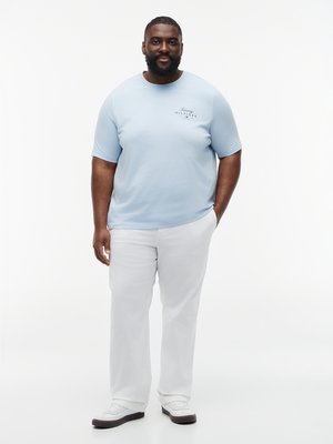 T-Shirt aus Baumwolle mit Label-Print, Regular Fit