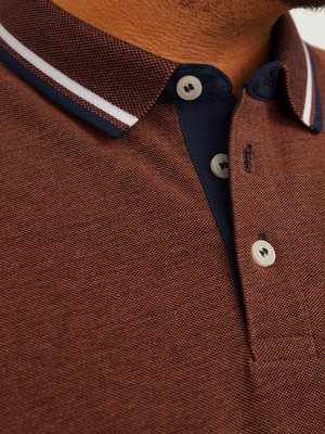 Softes Poloshirt aus Baumwolle mit Streifenakzenten