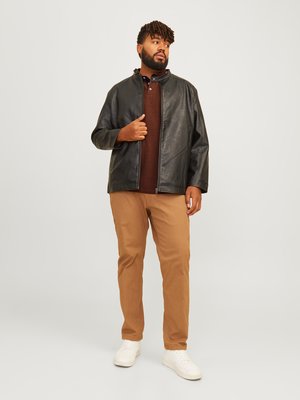 Softes Poloshirt aus Baumwolle mit Streifenakzenten