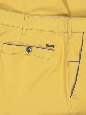 Cotton-chinos-with-stretch-content