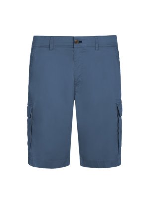 Shorts-with-cargo-pockets