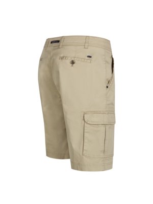 Shorts with cargo pockets