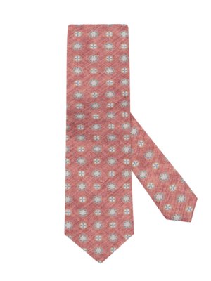Tie with pattern