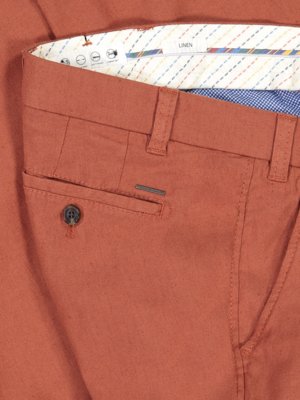 Linen-chinos-with-stretch
