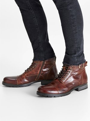 Leather-boots-with-zip