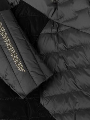 Down jacket with quilted pattern