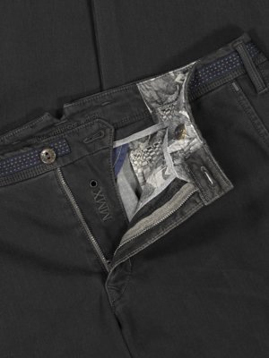 Chino kalhoty s minimalistickou strukturou, s podílem streče