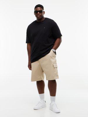 Soft cotton t-shirt with logo embroidery