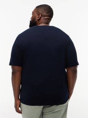 Soft cotton t-shirt with logo embroidery