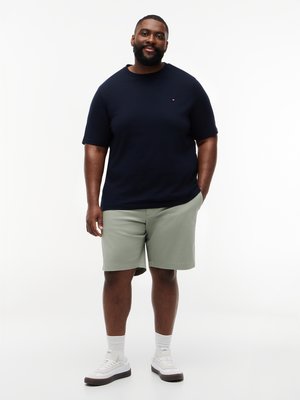 Soft cotton t-shirt with logo embroidery