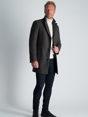 Coat with houndstooth pattern