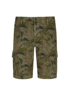Cargo shorts with stretch content