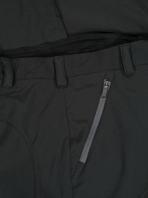 Comfortable cycling shorts with stretch content