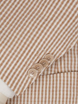 Seersucker-blazer-with-striped-pattern