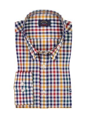 Shirt with check pattern and breast pocket