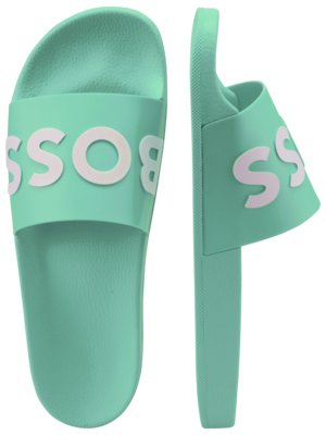 Trendové pantofle s 3D značkou v kontrastní barvě
