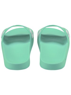 Modne klapki z logo 3D w kontrastowym kolorze
