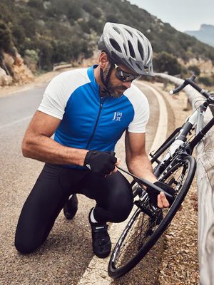 Cycling-jersey,-highly-elastic
