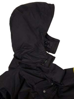 Ski jacket with removable hood