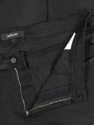Jeans-in-Hyperflex-Qualität,-Anbass