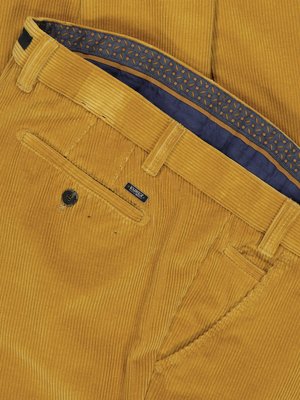 Manšestrové kalhoty s podílem strečových vláken