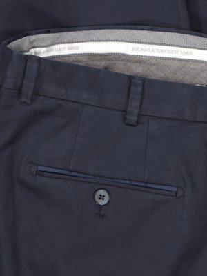 Softe Chino Peaker in Samt-Haptik aus Pima-Baumwollmix