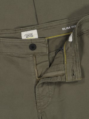 Chino kalhoty s minimalistickou strukturou, s dvoucestným strečem