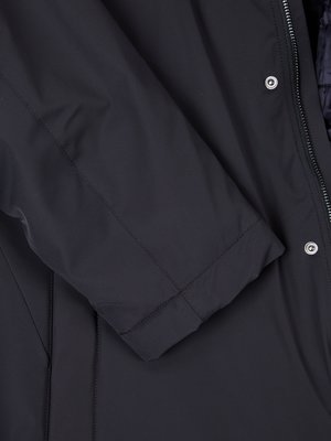 Kabát s podílem strečových vláken a s lehkým vatováním