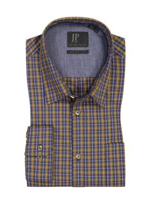 Traditional shirt with check pattern