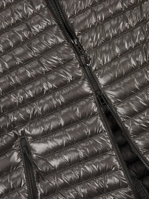 Lightweight down gilet in quilted look 