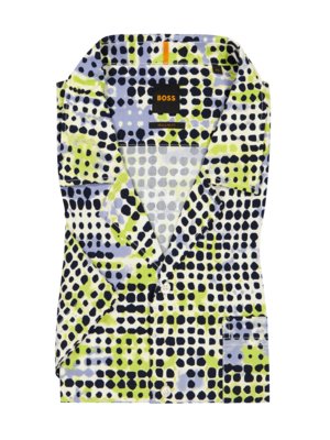 Short-sleeved shirt with graphic pattern