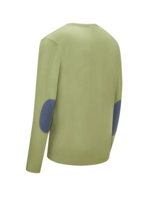 Lightweight-sweater-made-of-merino-wool,-with-round-neckline