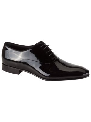 Gala-Schuhe-aus-Lackleder-in-Oxford-Form