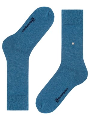 Zwei blaue Socken, nebeneinander auf weißem Hintergrund. Eine Socke liegt schräg, die andere steht aufrecht. Beide Socken tragen jeweils das Burlington-Logo. Auf einer Socke ist ein kleines rundes Detail sichtbar.