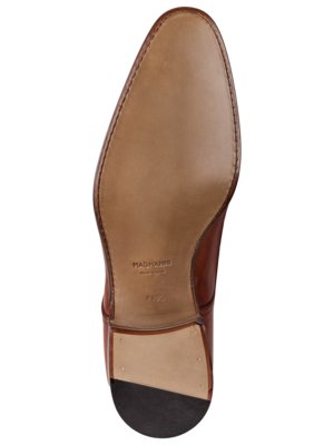 Draufsicht eines braunen Lederschuhs. Die Sohle ist aus beigem Leder mit eingeprägten Markierungen, das Absatzende ist dunkelbraun. Die Schuhseiten sind ebenfalls braun.