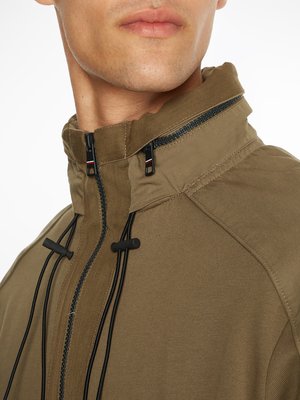 Sweatshirt mit Halfzip und integrierter Kapuze