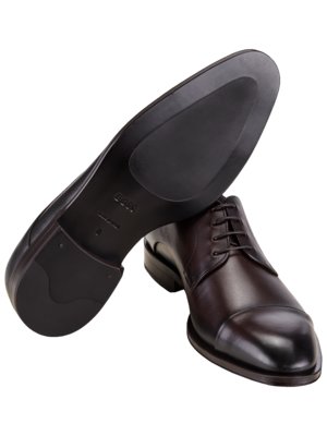 Klassische-Derby-Schuhe-aus-Glattleder