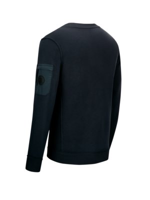 Sweatshirt-mit-Reißverschlusstasche-am-Ärmel-und-Logo-Emblem