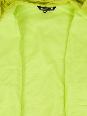 Softshell-Jacke mit Kapuzenschirm und seitlichen Stretchbändern