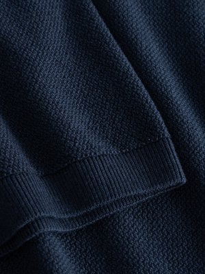 Poloshirt-aus-einem-Baumwollgemisch-in-Strick-Qualität