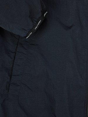 Leichte-Jacke-mit-Logo-Aufnäher-und-Kapuze-