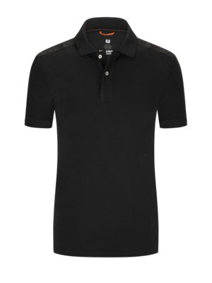 Poloshirt in Piqué-Qualität mit Kontraststreifen auf Schulter
