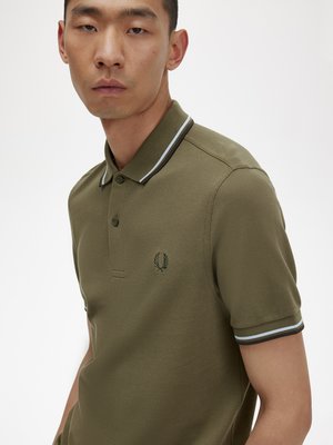 Poloshirt in Piqué-Qualität mit Kontraststreifen