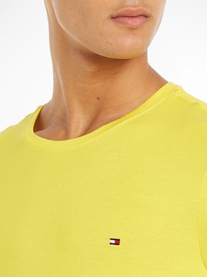 T-Shirt-mit-Stretchanteil-mit-kleiner-Label-Stickerei