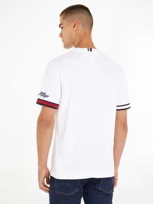 T-Shirt-in-Piqué-Qualität-mit-Kontraststreifen
